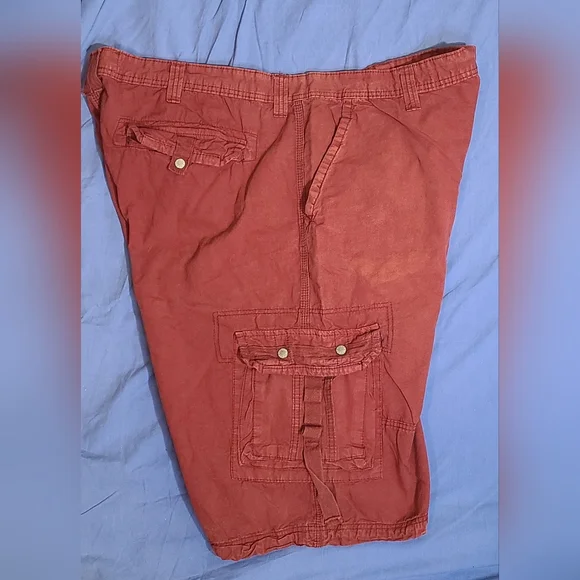 Escapism Men's Dark Red Cargo Shorts Relaxed Fit Knee-Length Sz 46 EUC - Picture 4 of 5